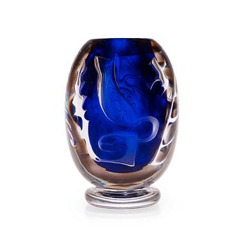 236. An Edvin Öhrström 'ariel' glass vase, Orrefors 1950.