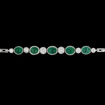 1261. An emerald and brilliant cut diamond bracelet.