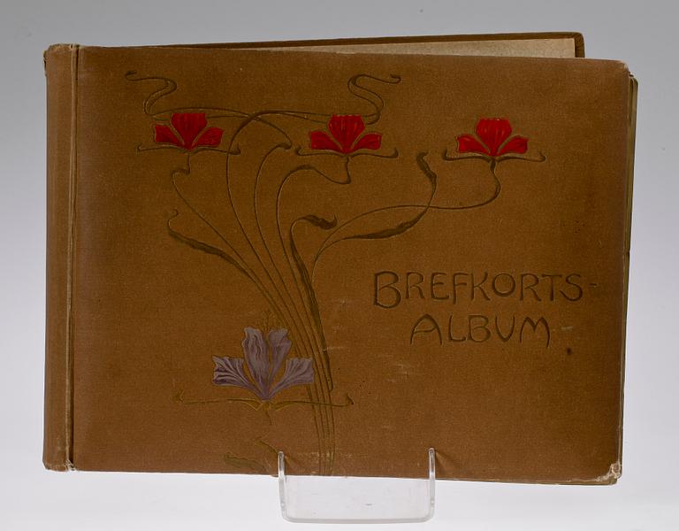 BREFKORTSALBUM MED VYKORT, mest svenska topografiska motiv, tidigt 1900-tal.