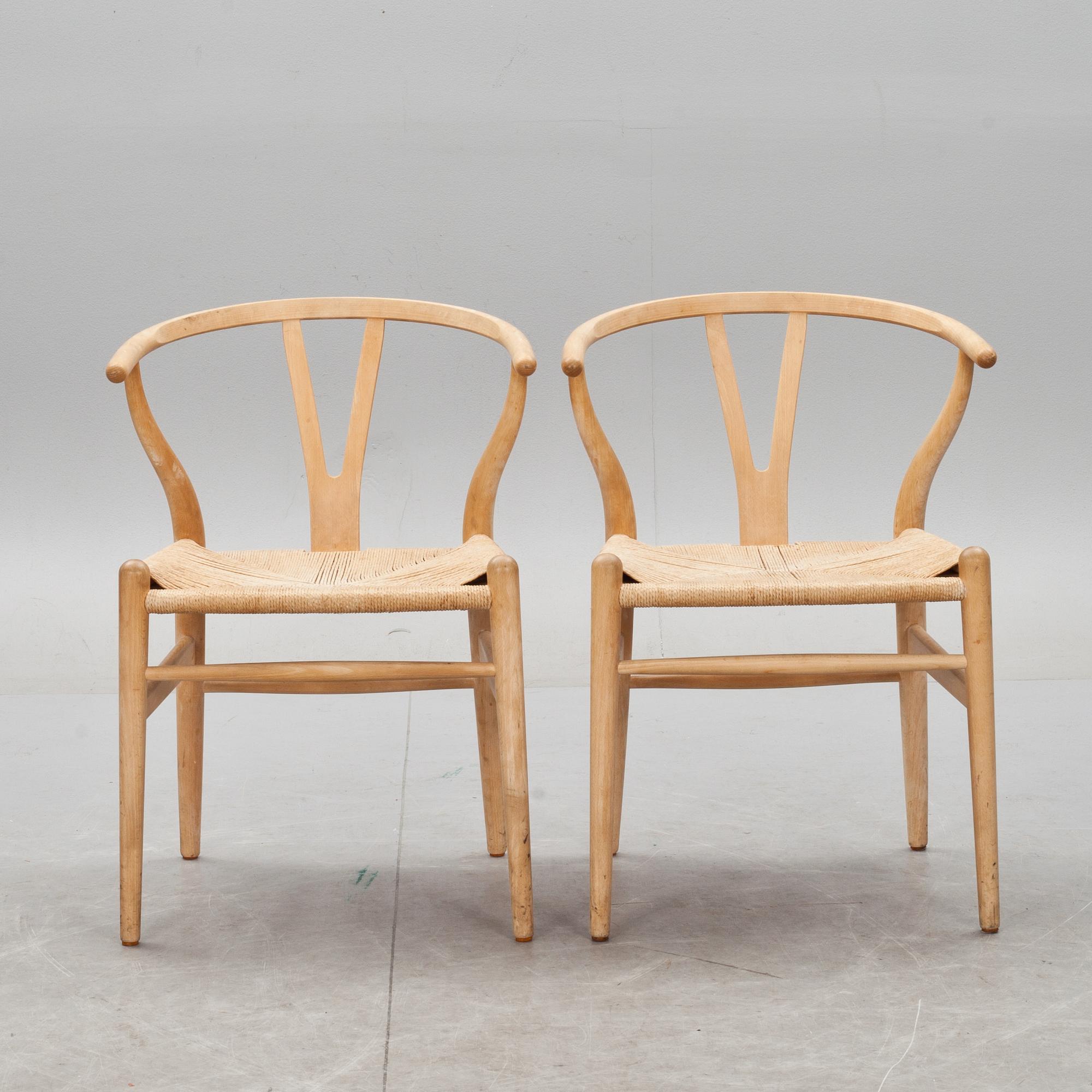 STOLAR, 2 stycken, Hans J Wegner, "Y-stolen", Carl Hansen & Son, Danmark. 1900-talets andra hälft.