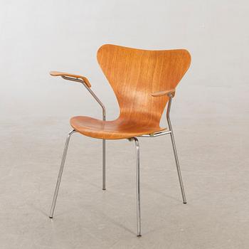 Arne Jacobsen, "Sjuan", teak, karmstol, Fritz Hansen.