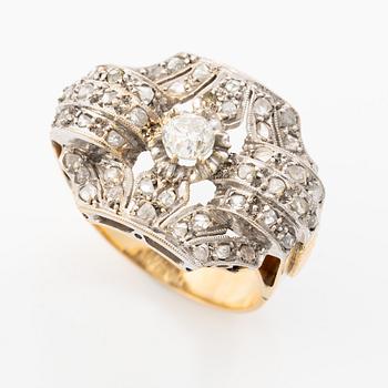 Ring 18K guld och platina med gammalslipad diamant och rosenslipade diamanter.