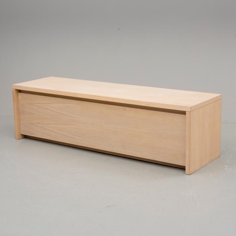 BÄNK, Formgiven av Claesson, Koivisto, Rune, 2000-tal.