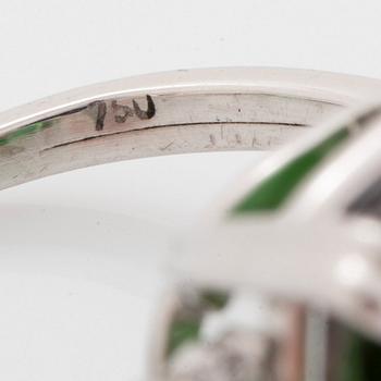 Ring 18K vitguld med en fasettslipad grön turmalin.
