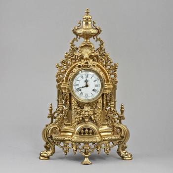 GARNITYR, 3 delar, gulmetall, Louis XVI-stil, 1900/2000-tal.