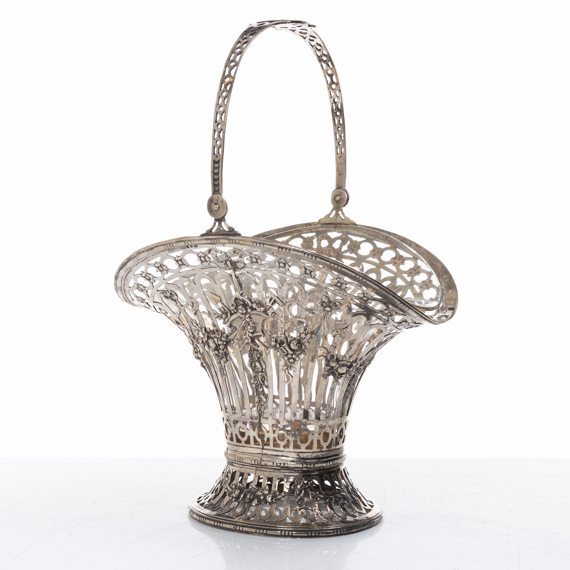 Carl Fredrik Carlman, A Swedish silver sweet-meat basket, mark of CF Carlman, Stockholm 1912.