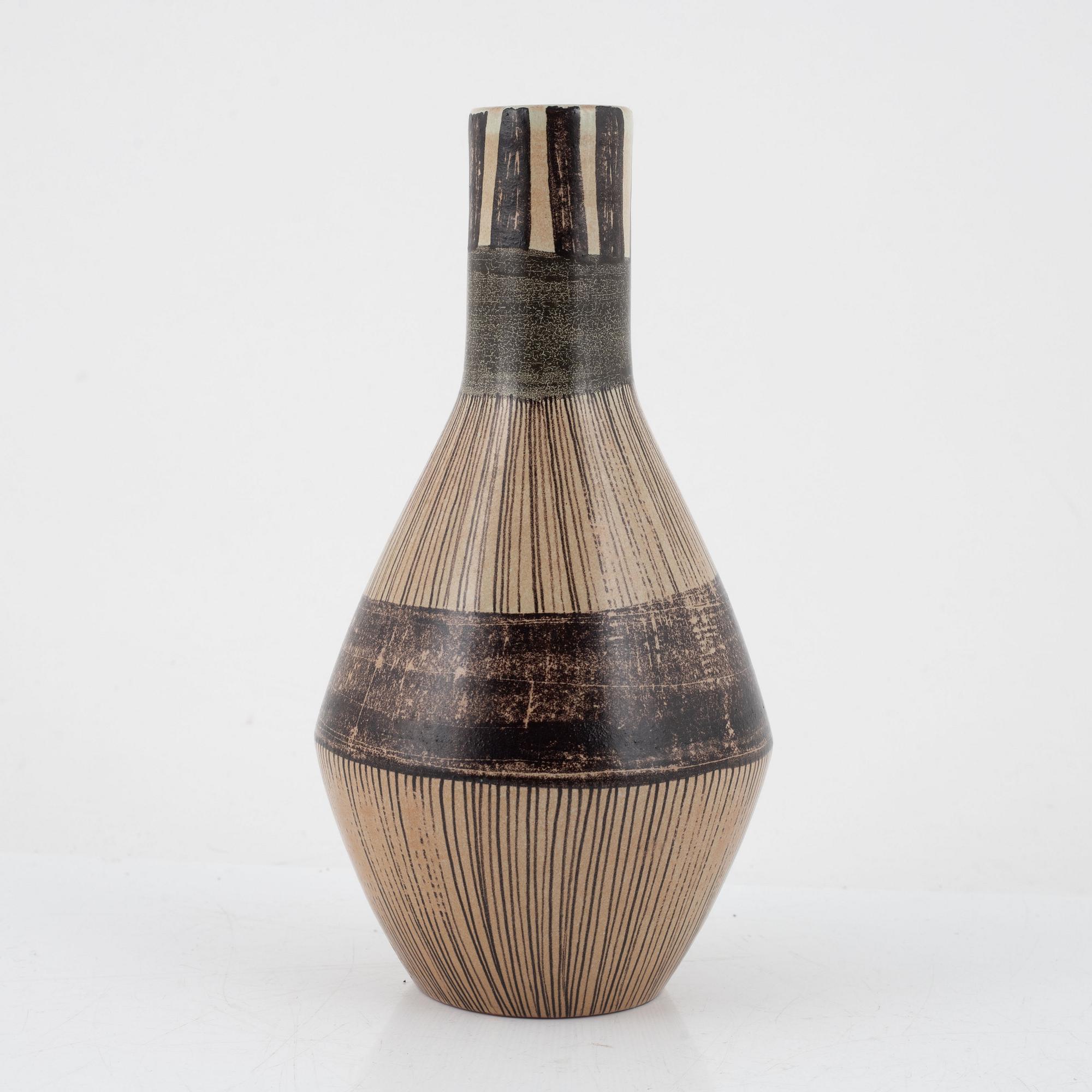 Carl-Harry Stålhane, vas, s k "Torro-fajans", dekor av Aune Laukkanen, Rörstrand.