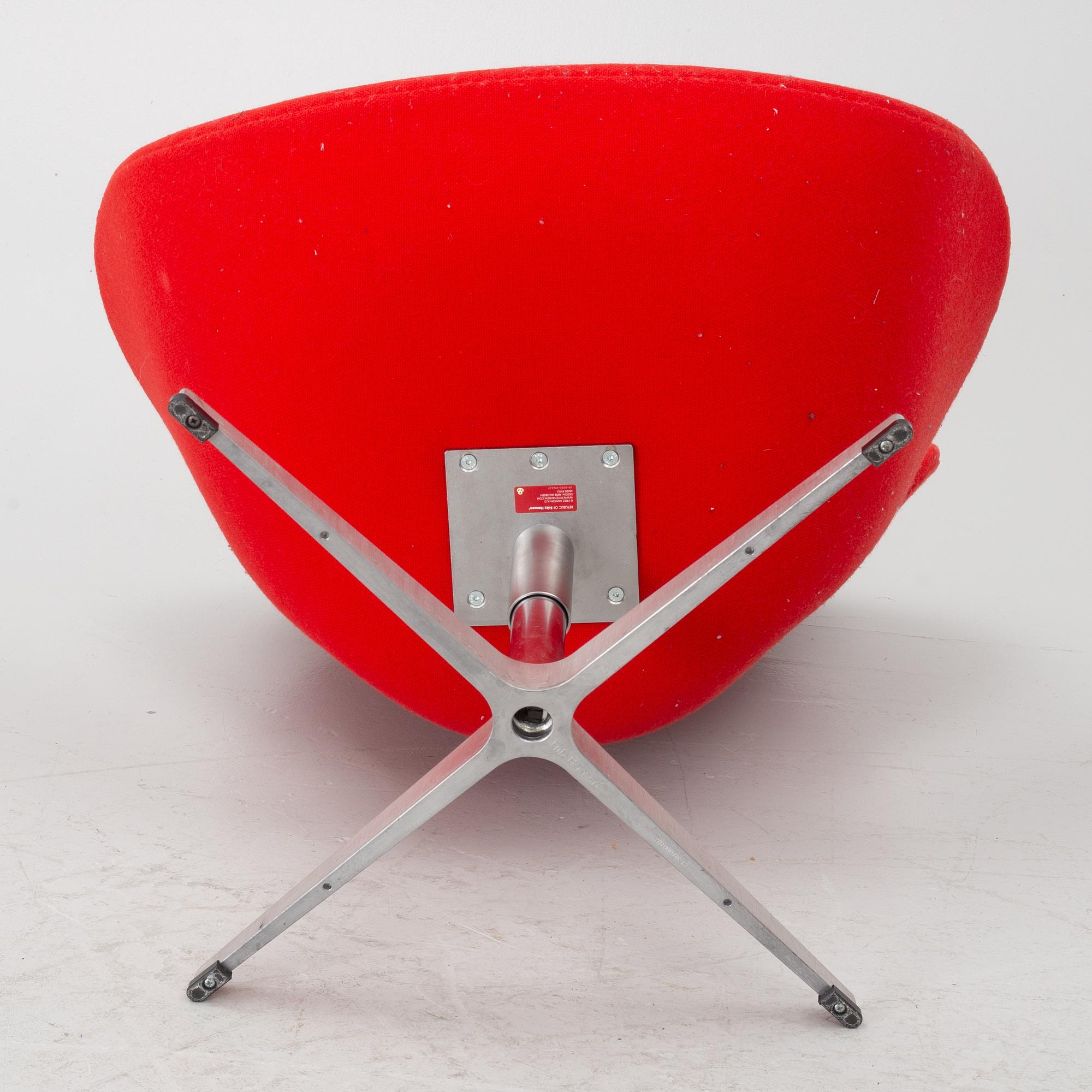 Arne Jacobsen, Fåtölj, "Svanen", Fritz Hansen, Danmark, 2000-tal.