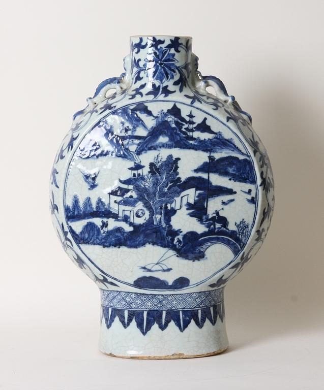 PILGRIMSKRUS, porslin, Kina, 1800-tal.
