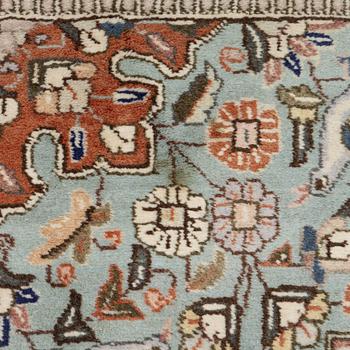 A Tabriz type carpet, c. 300 x 200 cm.