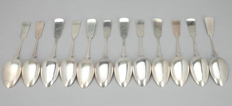 SKEDAR, 12 st, silver, Kultakeskus Tavastehus samt Auran Kultaseppä Åbo 1937-1961. Tot. vikt ca 440,2 g.
