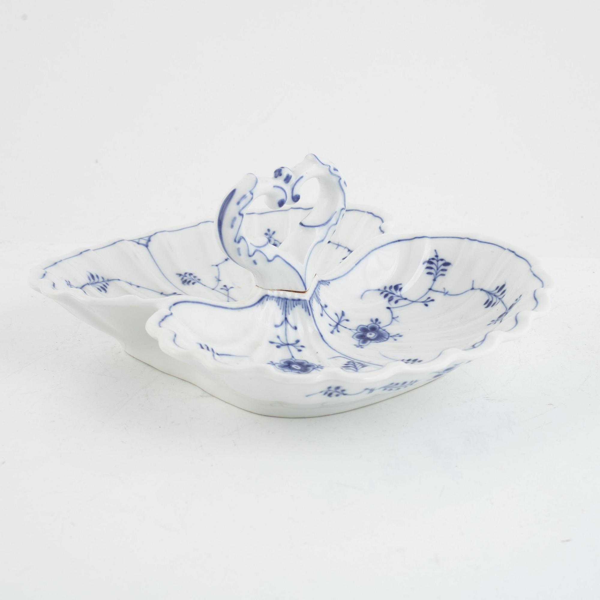 Cake stand, porcelain, "Musselmalet", Royal Copenhagen, Denmark.