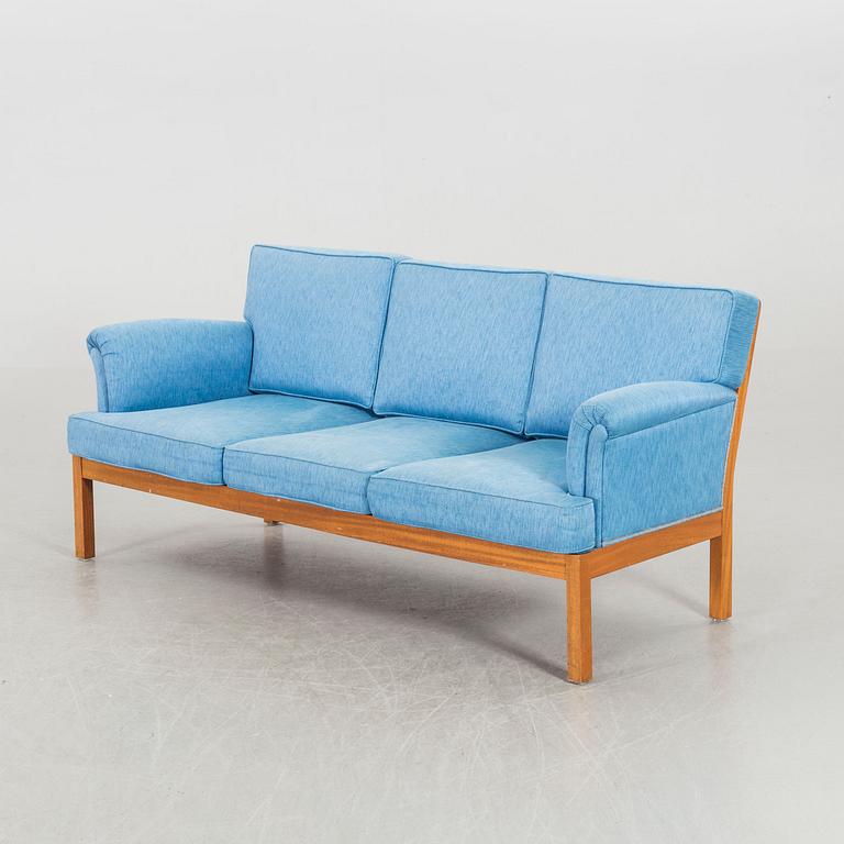 A JOSEF FRANK "MODELL 1100" SOFA.