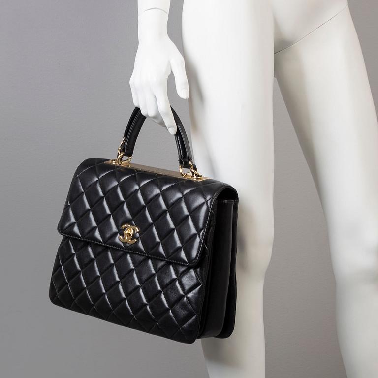 A bag by Chanel, "Grand sac à rabat avec poignée" 2017.
