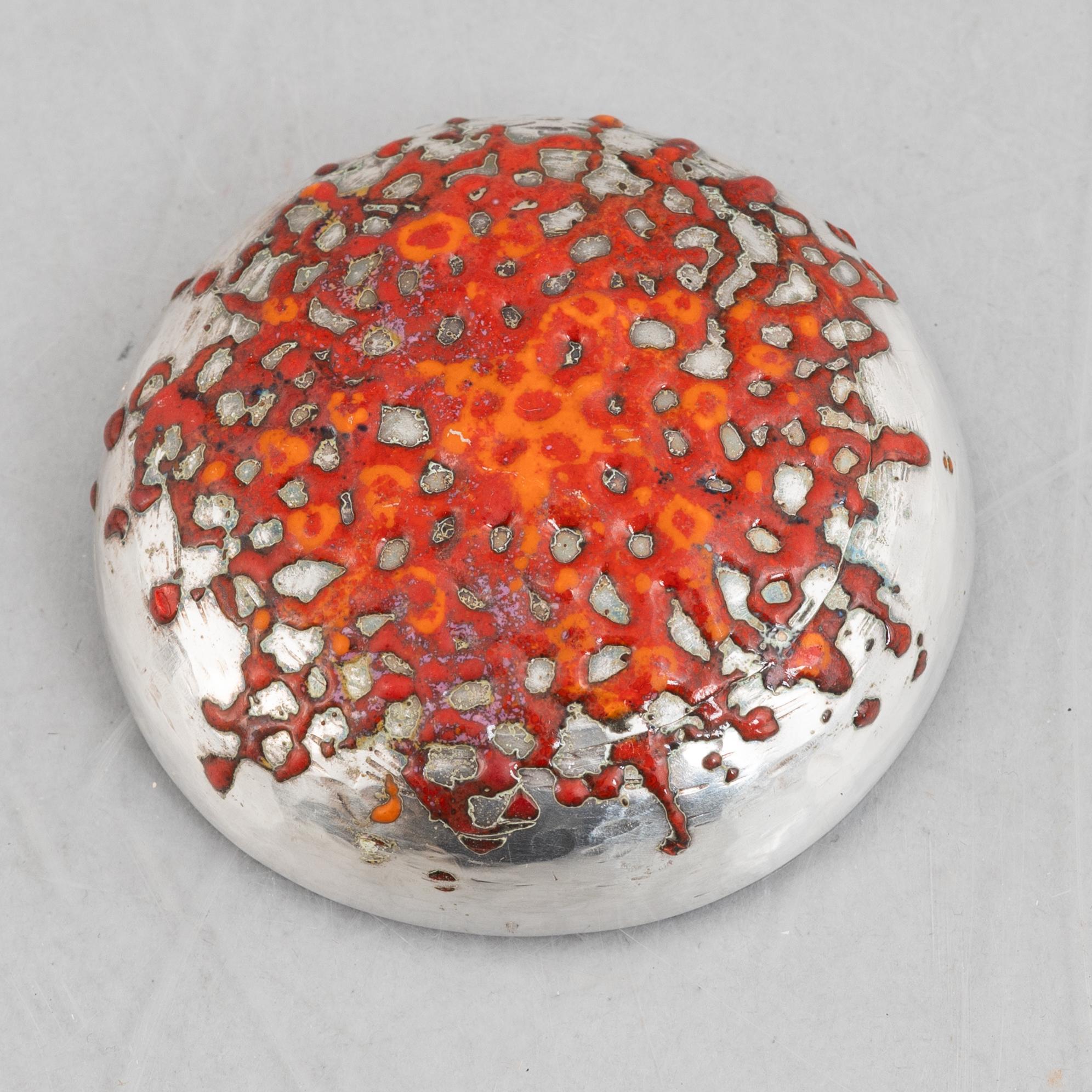 A silver and enamel box with lid and a small beaker, marks of Lars Arby, Gothenburg, Sweden 1963-1964.