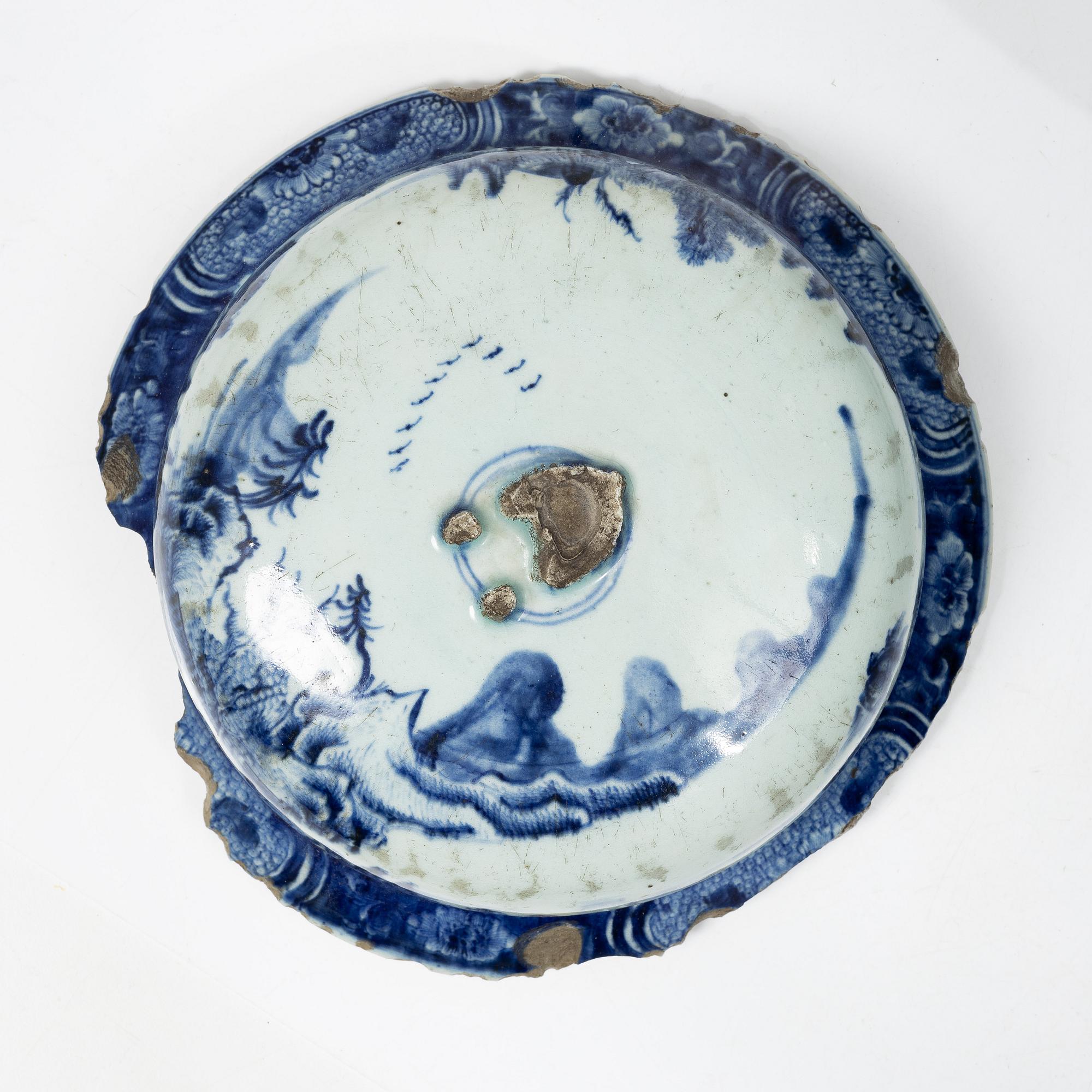 A large blue and white export porcelain urn with cover, China, Qianlong (1736-95).