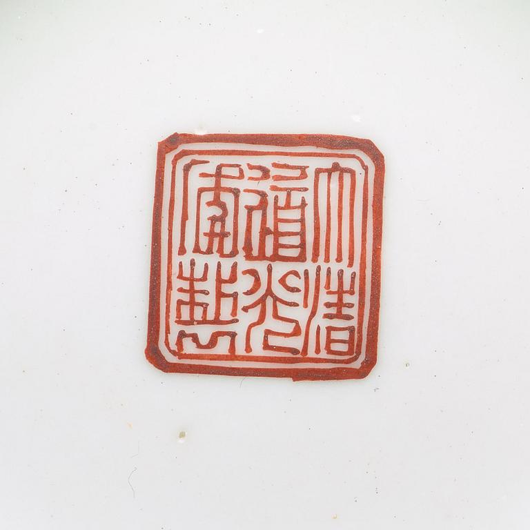 SKÅL, porslin. Qingdynastin, Daoguang (1821-50) med märke.