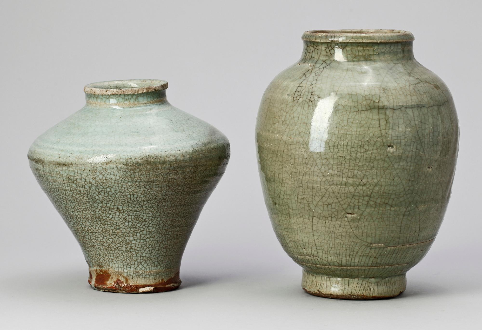 VASER, 2 st, porslin, Kina, Ming-stil, 1900-tal.
