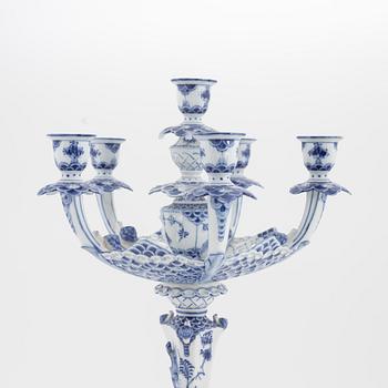 Royal Copenhagen, kandelaber, porslin, "Musselmalet Helblonde", modell 1006, Danmark, 1969-73.