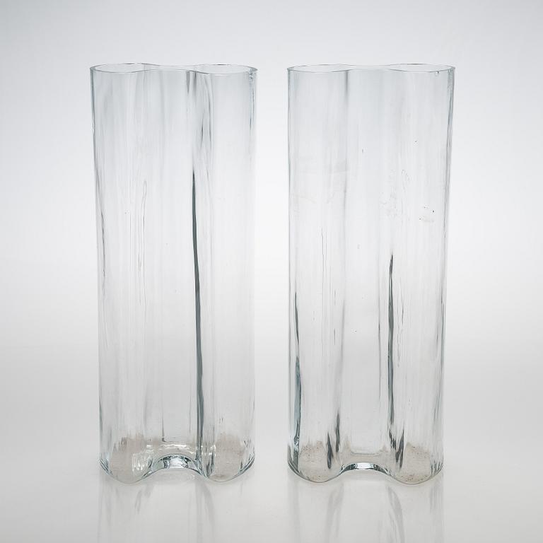 Nanny Still, two vases for Riihimäen Lasitehdas Oy.