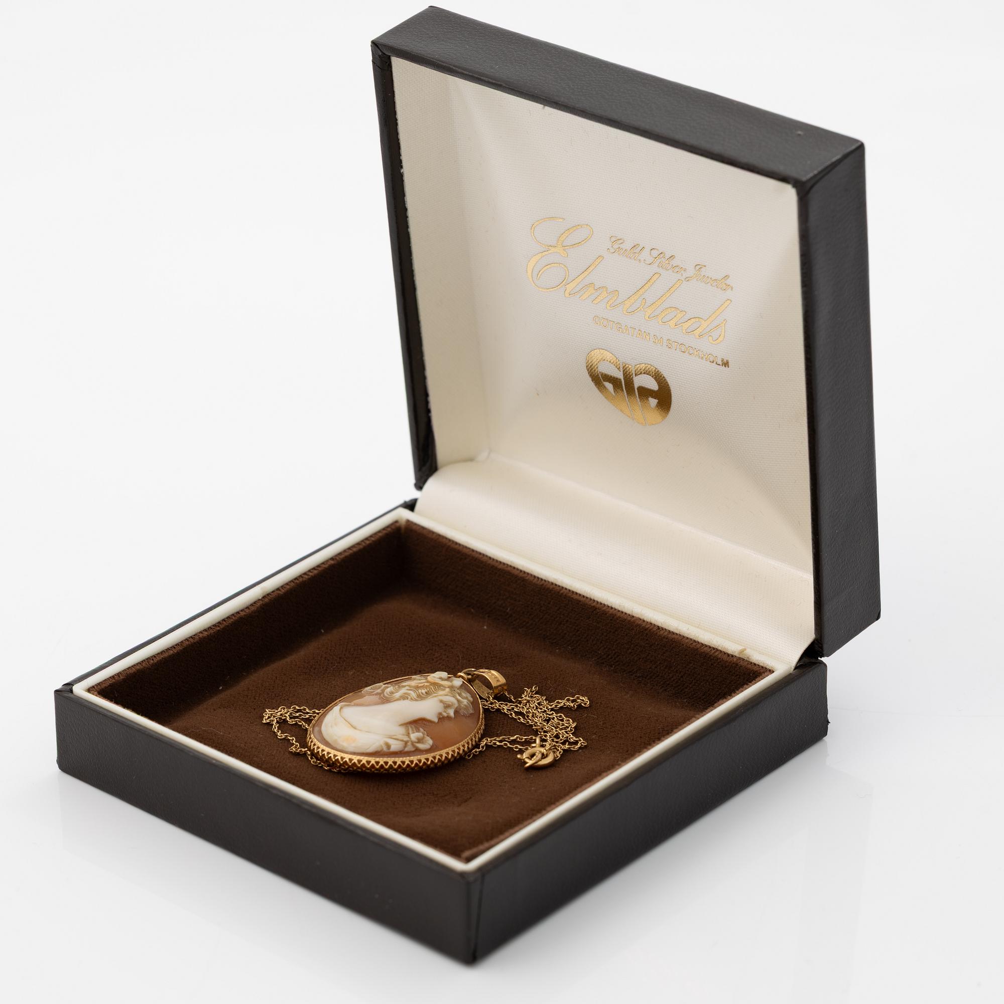 Pendant, 18K gold with a shell cameo and chain, 18K gold.
