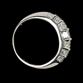 RING, princesslipade diamanter, tot. ca 3 ct.