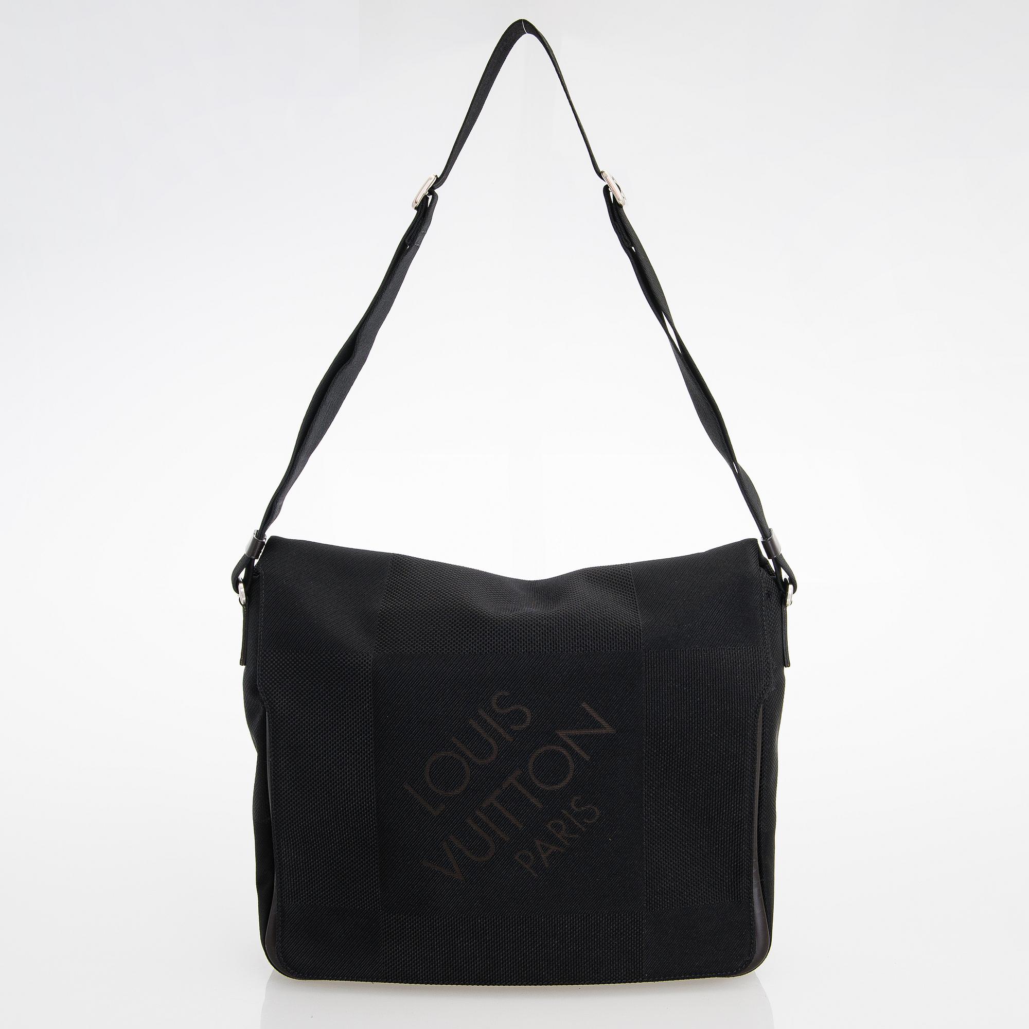 Louis Vuitton, "Damier Geant Messenger" bag.
