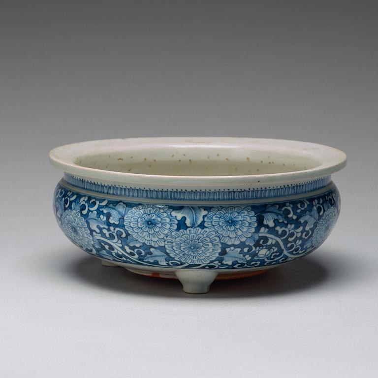 A blue and white censer, Qing dynasty, 18th Century.