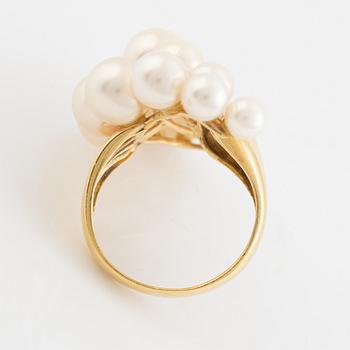 Pearl and diamond ring.