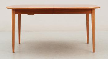 A Josef Frank mahogany dining table, Svenskt Tenn, model 947.