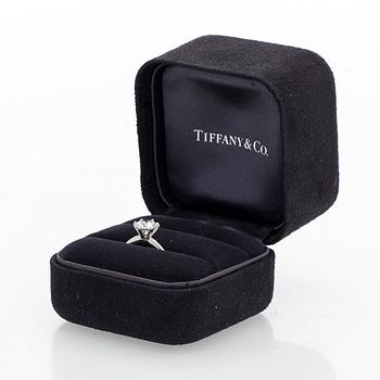 Tiffany & Co, a platinum ring with a brilliant-cut diamond 1.53 ct. With certificate.