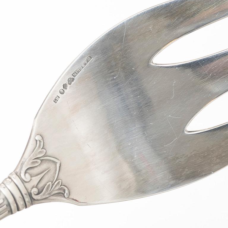 W.A. Bolin, A pair of Swedish silver serving utensils in case, Stockholm 1919.