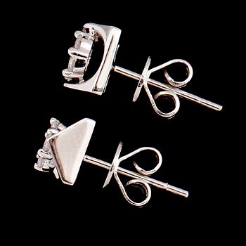 ÖRHÄNGEN, 1 par, 18 k vitguld, briljantslipade diamanter tot 0.31 ct.