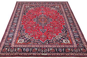 A Kashan carpet, c. 358 x 244 cm.