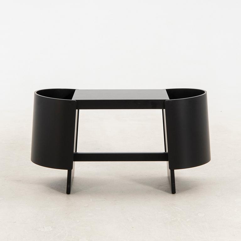 Koishi Futatsumata, bänk "Kiulu" för Artek Finland 2000-tal.