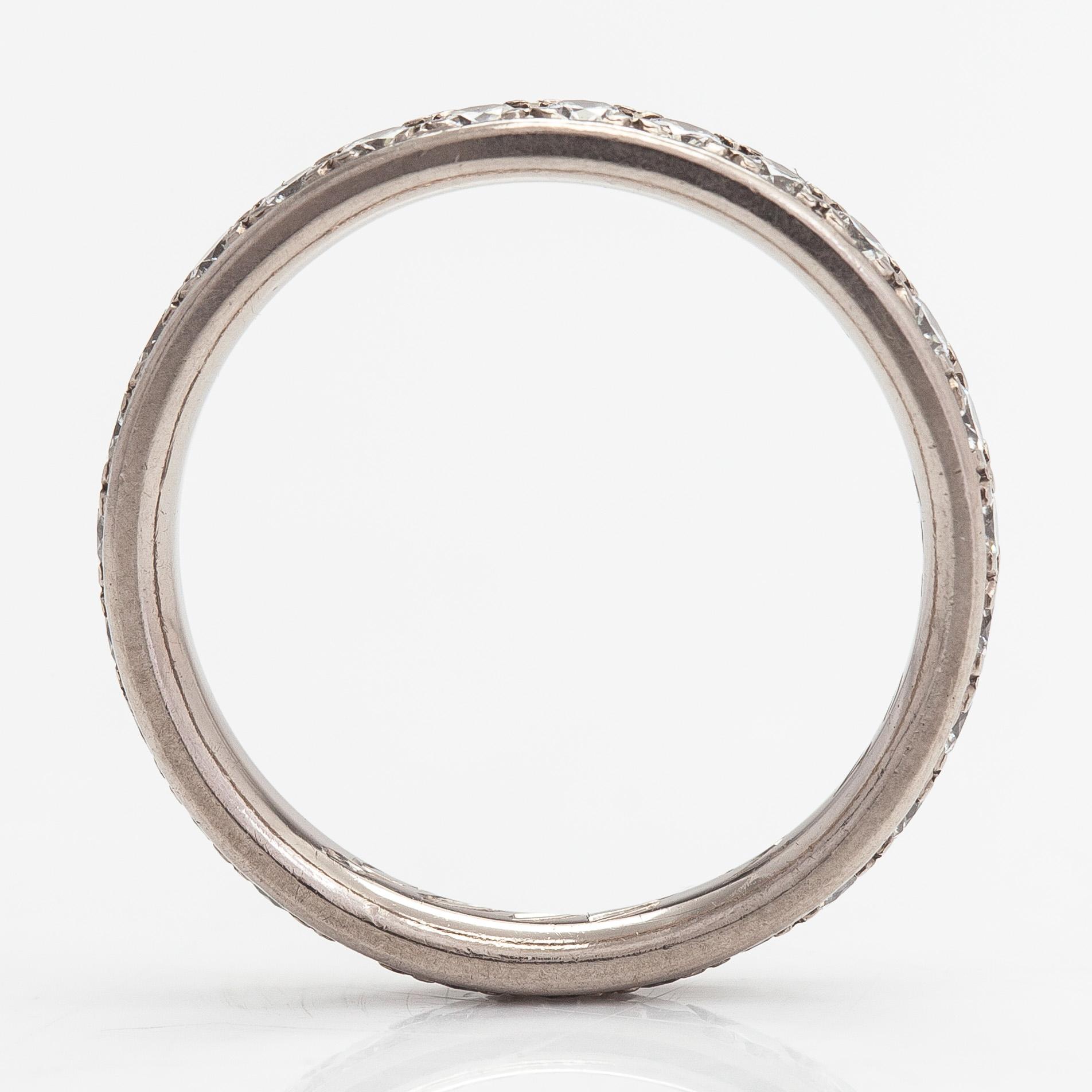 An 18K palladium white gold eternity ring with brilliant cut diamonds approx. 0.81 ct in total.