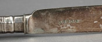 SILVERBESTICK, 12 st, trol Harrison Brothers & Howson, Sheffield, 1900-talets första hälft. Total vikt ca 699 gram.