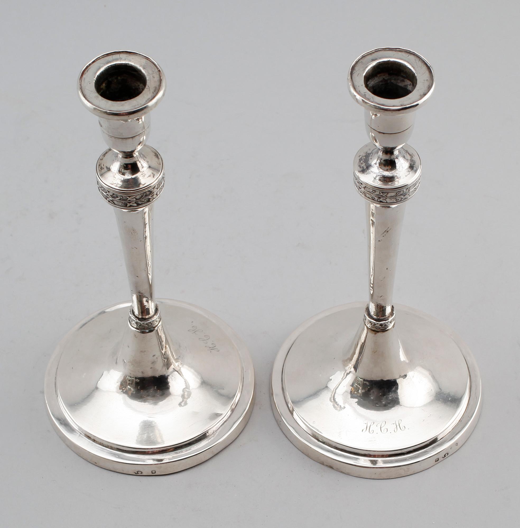 LJUSSTAKAR, 1 par, silver, möjligen Tyskland, 1800-talets första hälft.