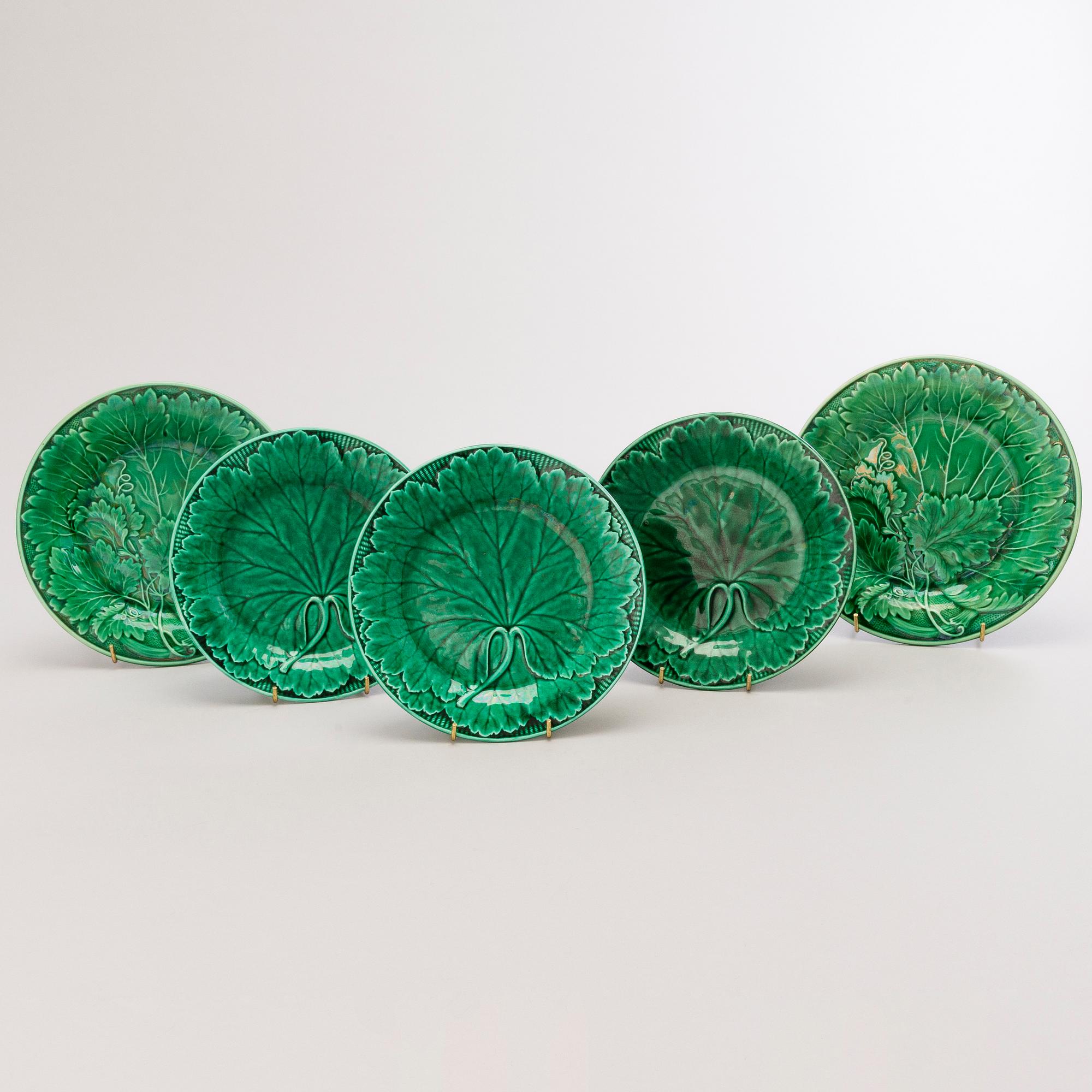 A set of three majolika Wedgwood leaf plates and two similar plates.
