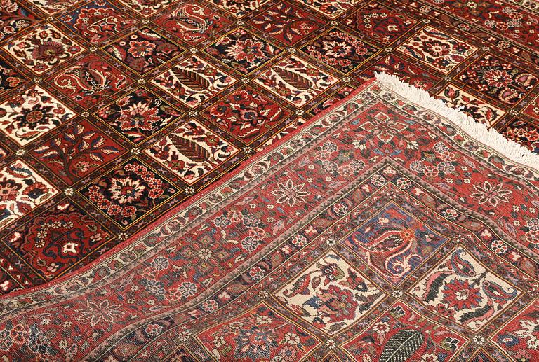 A carpet, Bakhtiari, approx. 308 x 210 cm.