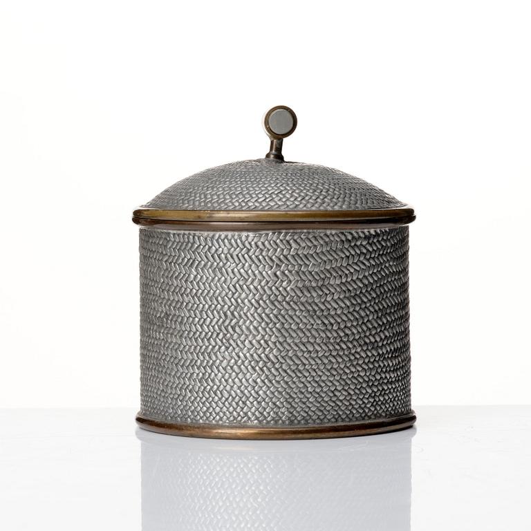 Estrid Ericson, tobaksburk med lock, Firma Svenskt Tenn, Stockholm 1950.