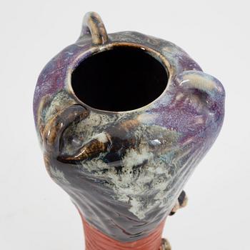 Vas, keramik, Japan, så kallat "Sumida gawa ware", 1900-talets första hälft.