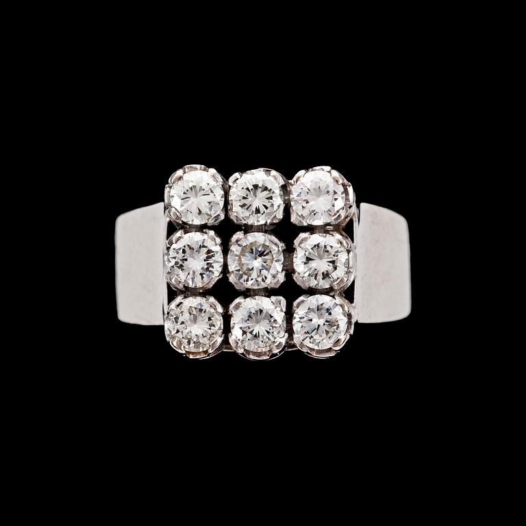RING, 9 briljantslipade diamanter, tot. 1.20 ct. Kjellins AB, Umeå, 1970.