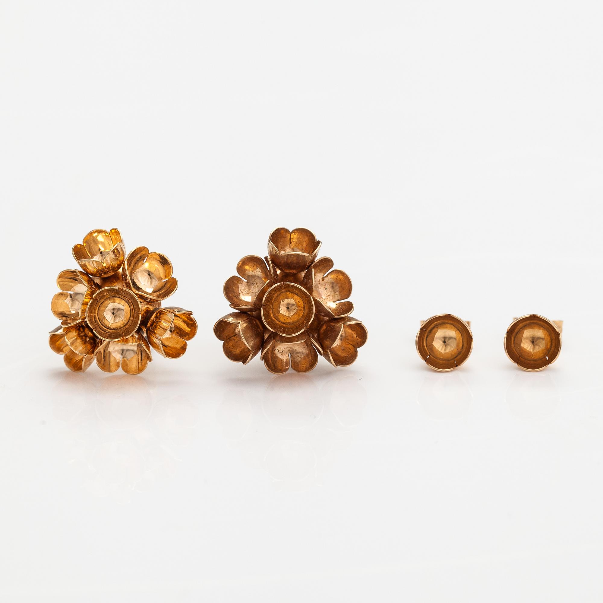 Liisa Vitali, Two pairs of "Kevät" earrings made of 14K gold. Westerback, Helsinki 1969 and 1971.