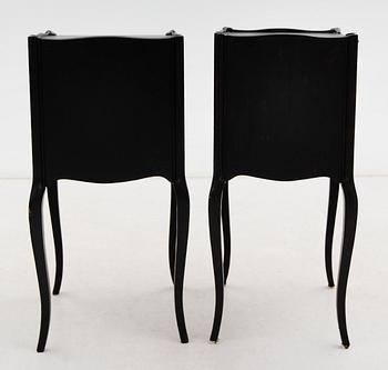 SÄNGBORD, 1 par, rokokostil, 1900-talets första hälft.