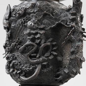 FYRFAT med STÄLL, brons. Japan, Meiji (1868-1912).