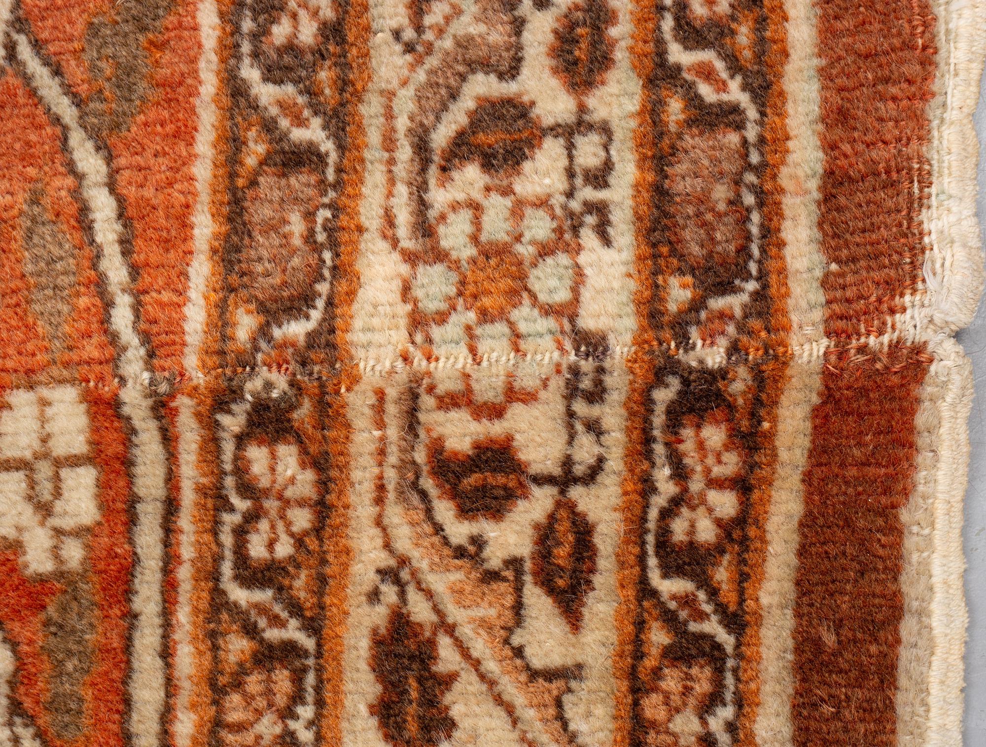 A carpet, an antique Tabriz, ca 380-381,5 x 271,5-283 cm, an inscription: Yekbar Jorabchi.