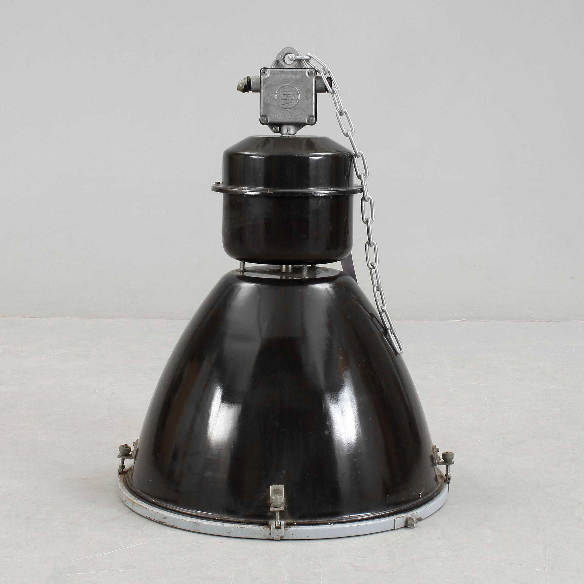 TAKLAMPA, industri, 1900-talets första hälft. Höjd ca 80 cm.