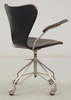 ARNE JACOBSEN, skrivbordsstol, "Sjuan", s.k. Swivel chair, Fritz Hansen, Danmark 1950-60-tal.