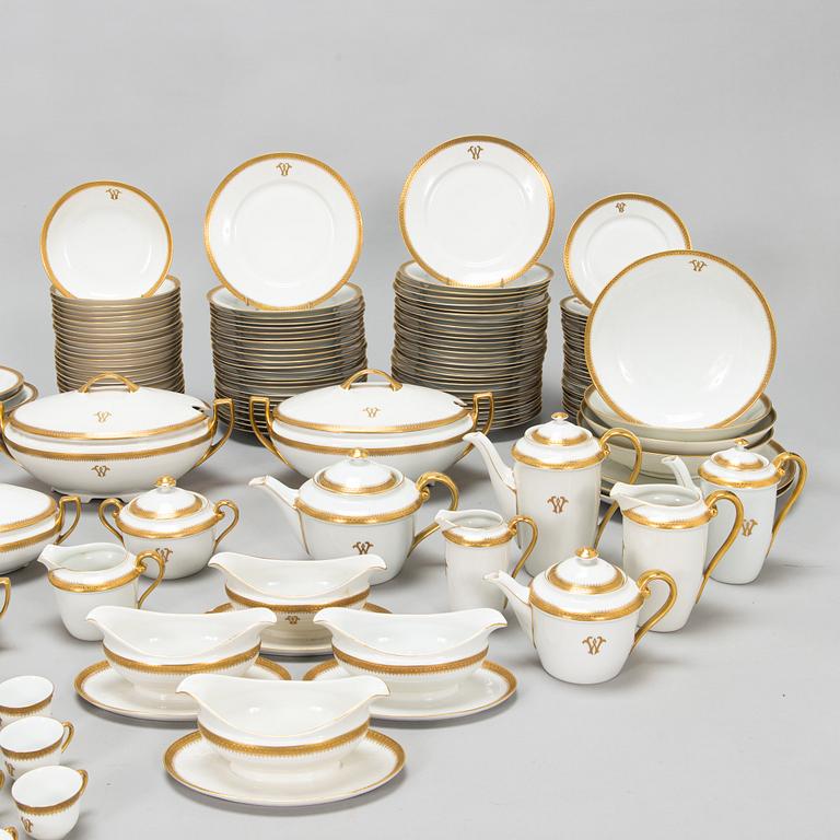 A ca. 235-piece porcelain dinnerware set, Puls H. Holzner Glaspalast Karlsbad, Czechoslovakia 1930s-40s.